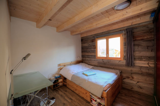 Chambre Solo avec un grand lit de 140 et oreiller à mémoire de forme