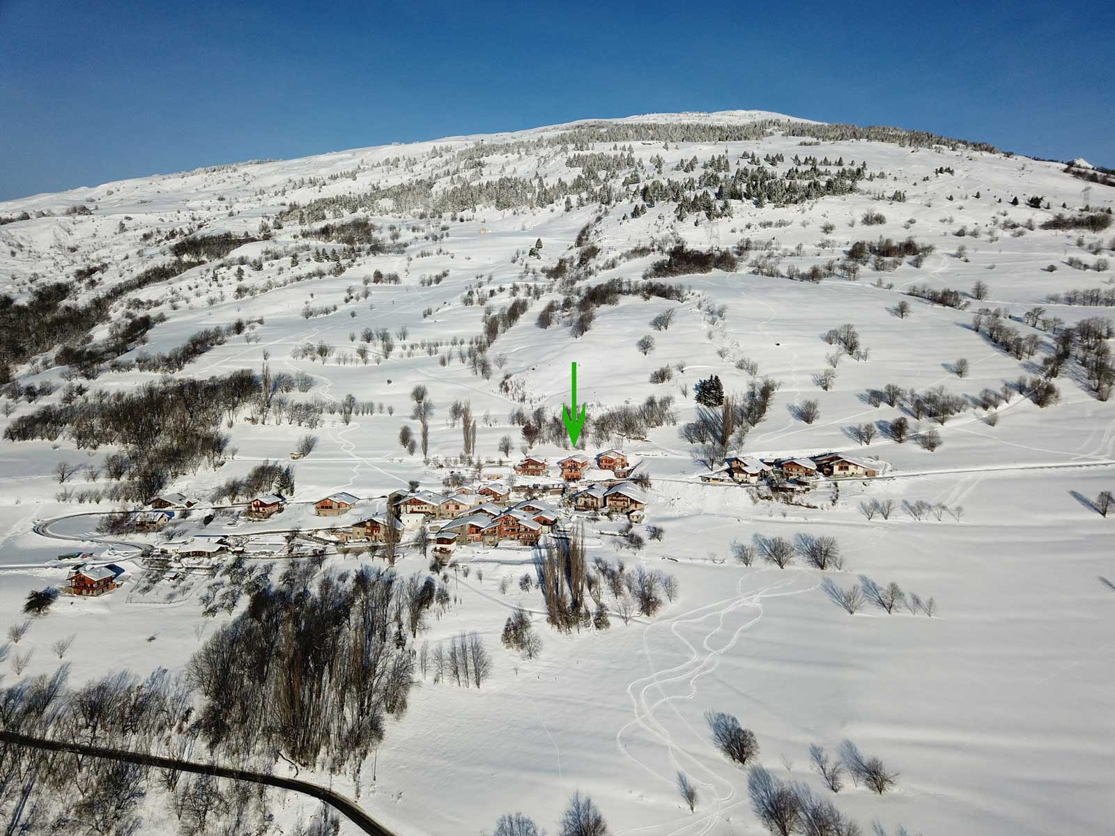 La Case à Kio vue du ciel en hiver