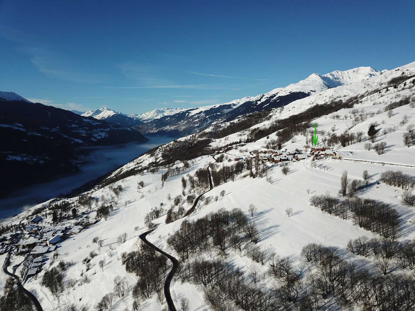 Le village de Couverclaz domine la vallée de la Tarentaise