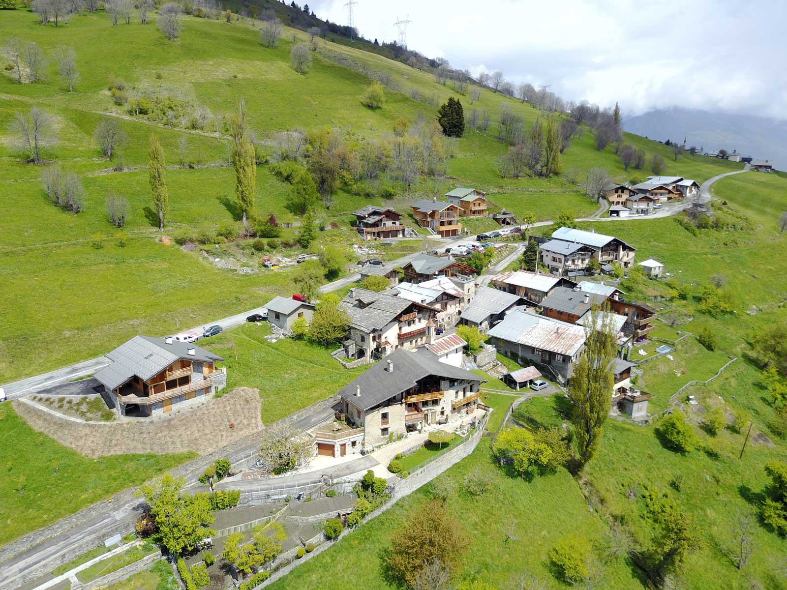 Le village de Couverclaz en été. Les plus vieilles maisons ont plus de 3 siècles